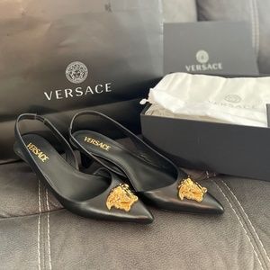 Woman's Versace Pumps